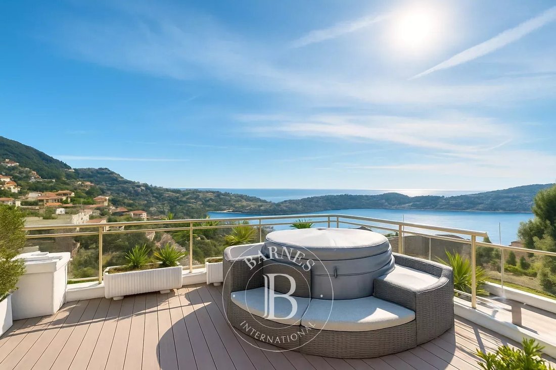 Villa in Nice, Provence-Alpes-Côte d'Azur, France 1 - 12646929