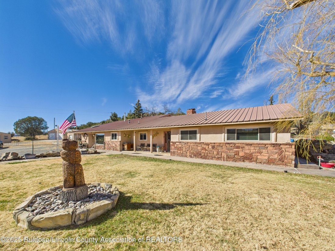 House in Capitan, New Mexico, United States 1 - 16808888