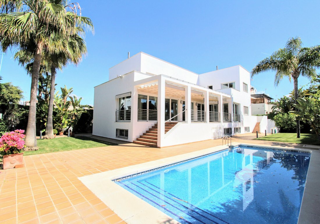 Villa in San Pedro de Alcantara, Andalusia, Spain 1 - 16805176
