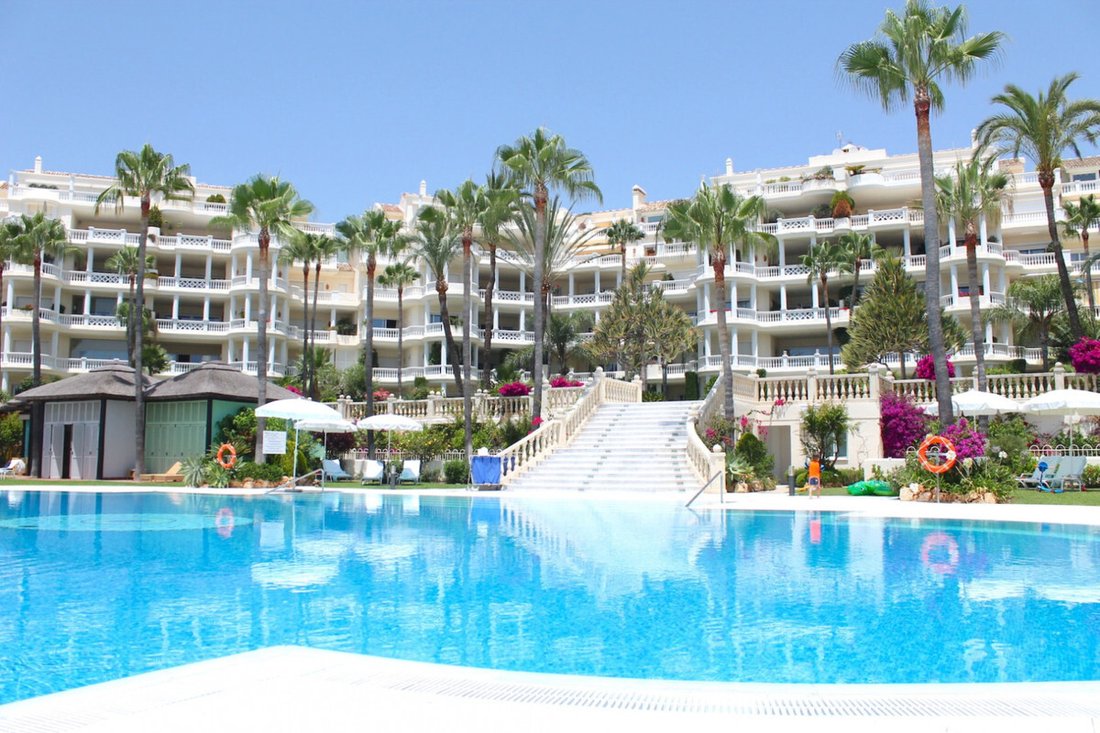 Penthouse in Cancelada, Estepona, Andalusia 1 - 16805881