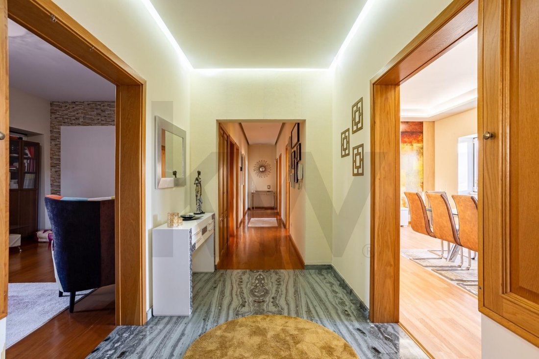 Townhouse in Rio de Mouro, Lisbon, Portugal 2 - 16803568