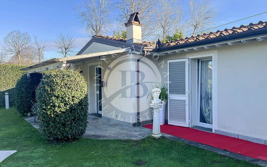 Villa in Historic Center, Lucca, Tuscany 3 - 16798721