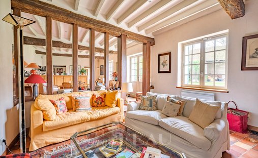 Castle for Sale in Houdan, Île-de-France, France