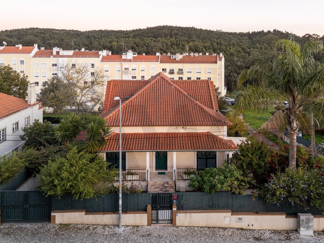 Townhouse in Rio de Mouro, Lisbon, Portugal 1 - 16803568