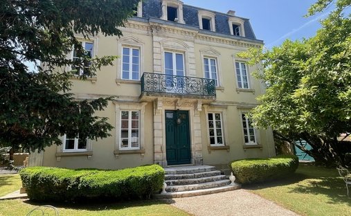 3 Gorgeous Lakeside Houses Near Marciac + 3 Gîtes + 80 Acre Estate + Barns + Vines + Super Mountain