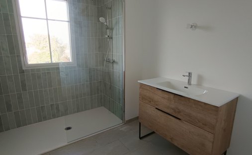 Castle for Sale in Villenave-d'Ornon, Nouvelle-Aquitaine, France