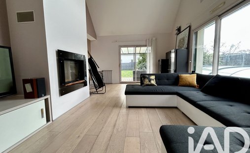 House 379m² Living Space, Great Comfort And Geothermal Energy