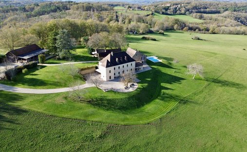 Castle for Sale in Sarlat-la-Canéda, Nouvelle-Aquitaine, France