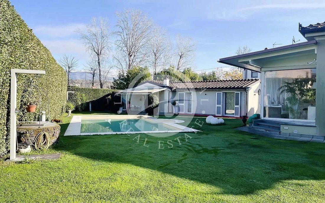Villa in Historic Center, Lucca, Tuscany 2 - 16798721