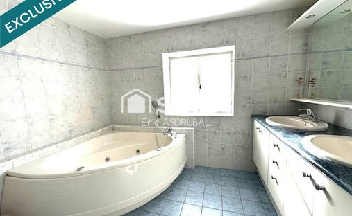 Castle for Sale in Sarlat-la-Canéda, Nouvelle-Aquitaine, France