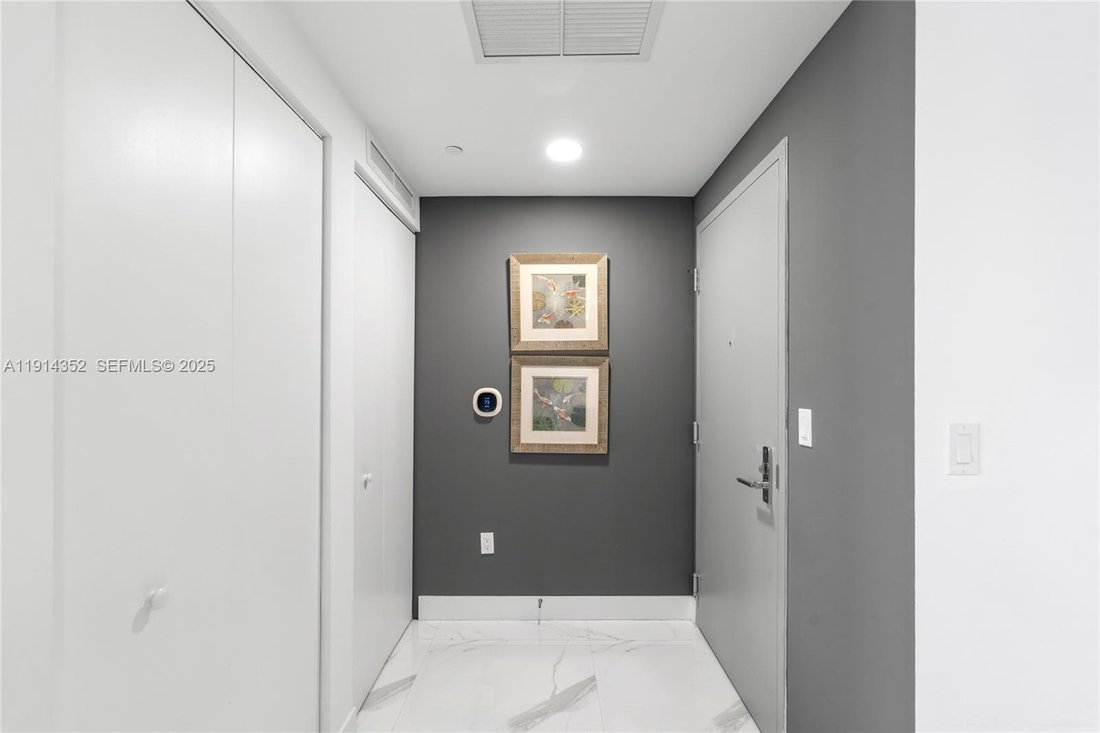 Condo in Miami, Florida, United States 2 - 16801303