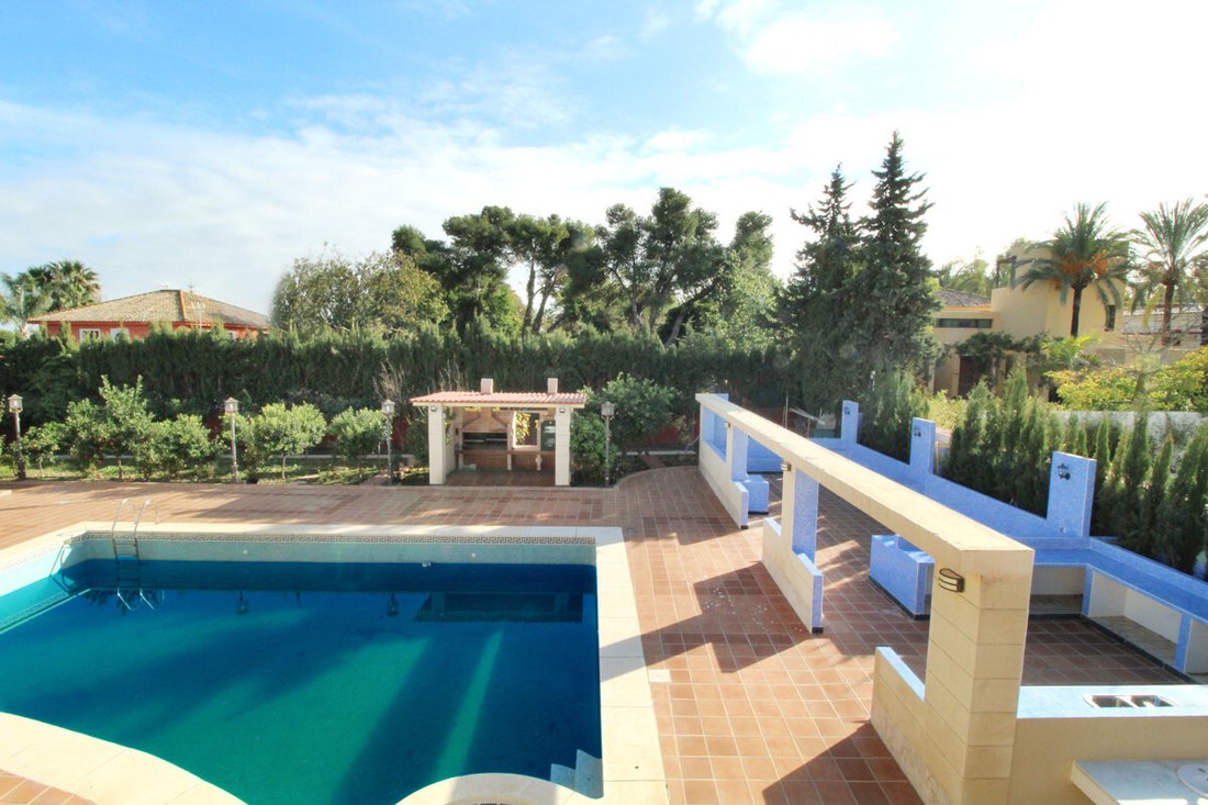 Villa in Guadalmina Baja, San Pedro de Alcantara, Spain 2 - 16805764