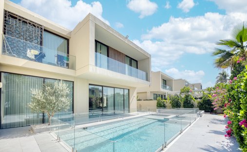 Villa in Hadaeq Sheikh Mohammed Bin Rashid, Dubai, United Arab Emirates 1