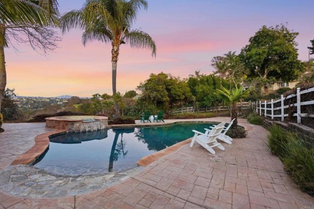 2449 Trails End In Fallbrook, California, United States For Sale (16803886)