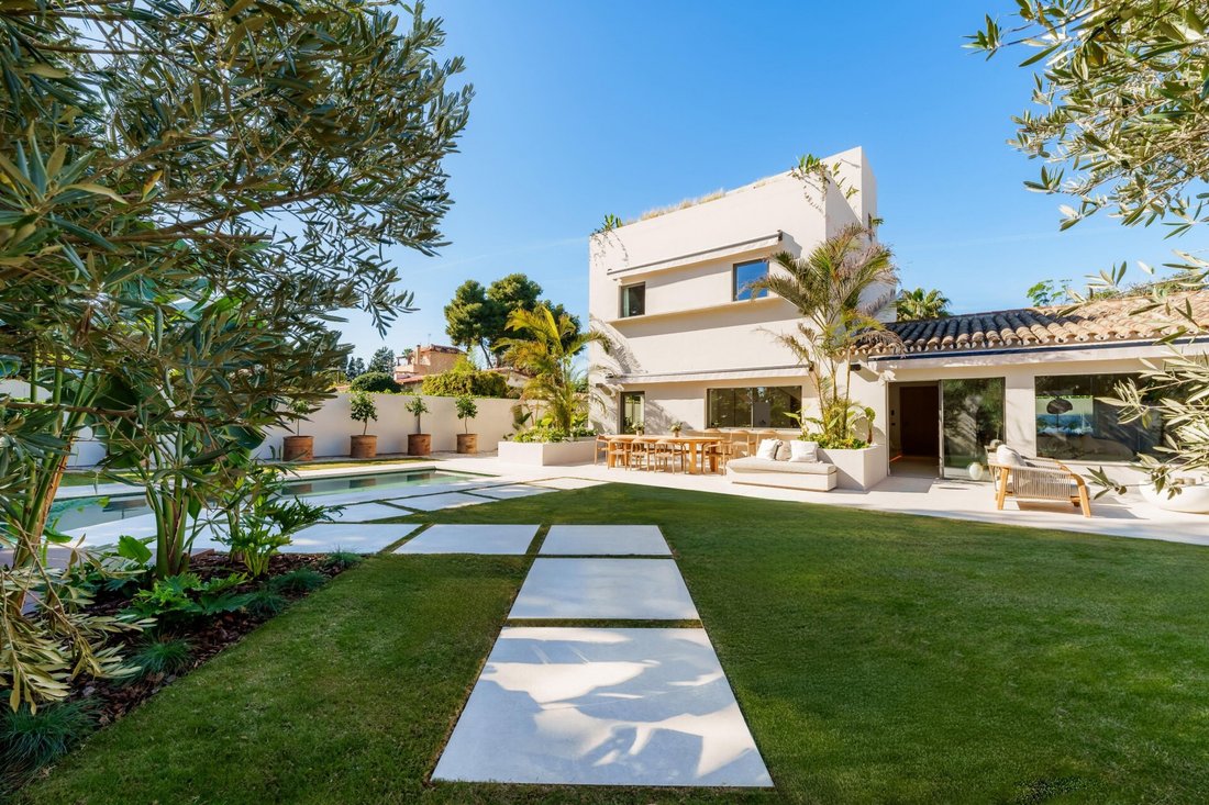Villa in San Pedro de Alcantara, Andalusia, Spain 2 - 16805094