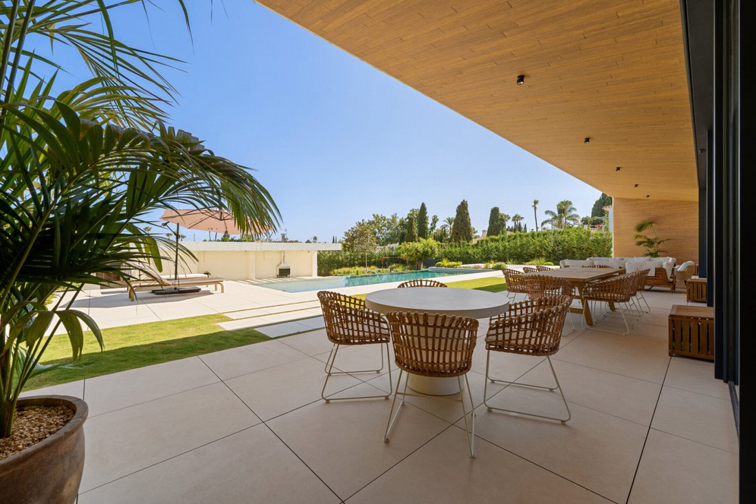 Villa in San Pedro de Alcantara, Andalusia, Spain 2 - 16805868