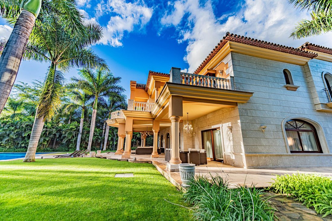 Villa in Guadalmina Baja, San Pedro de Alcantara, Spain 1 - 16806037