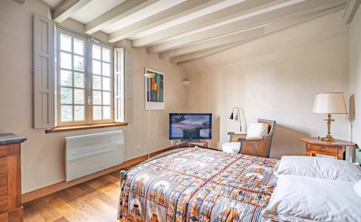 Castle for Sale in Houdan, Île-de-France, France