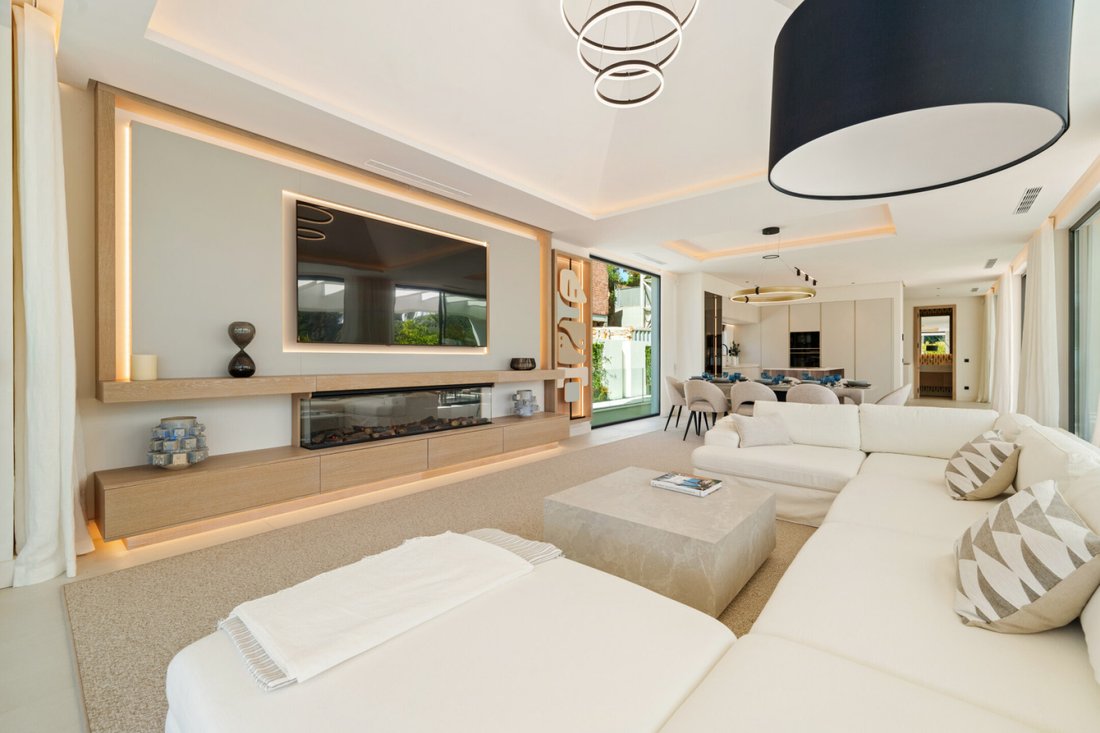 Villa in San Pedro de Alcantara, Andalusia, Spain 5 - 16805265