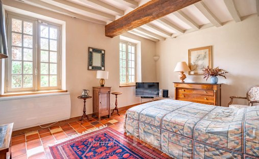 Castle for Sale in Houdan, Île-de-France, France