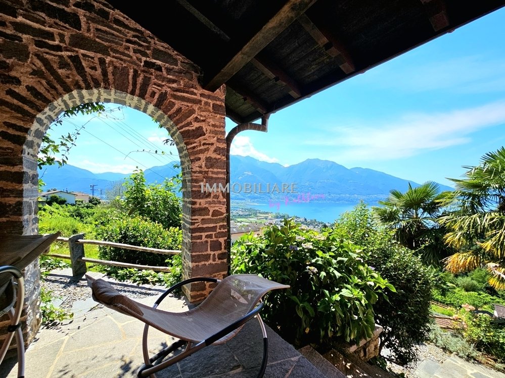 Ferienhaus Mit Weitblick In Sonniger, Ruhiger Lage Und Baulandreserve