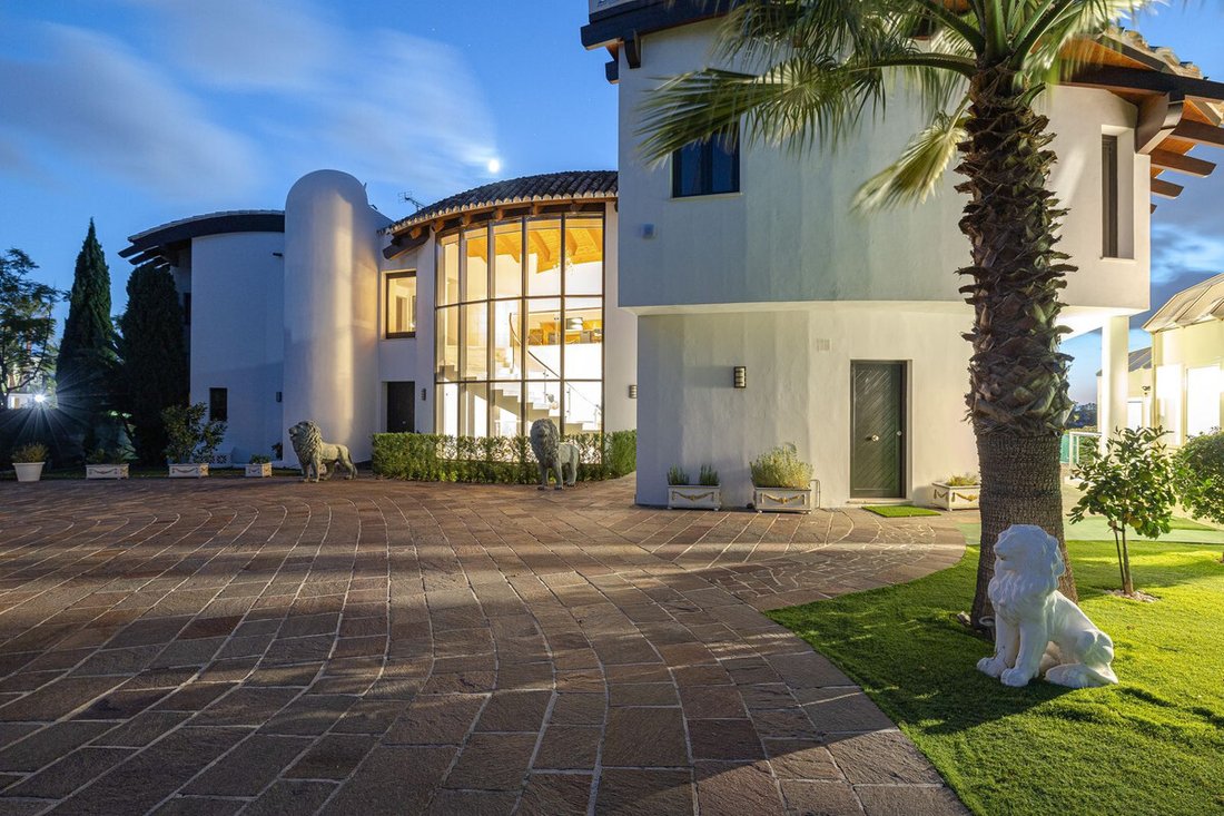 Villa in Estepona, Andalusia, Spain 1 - 16805523