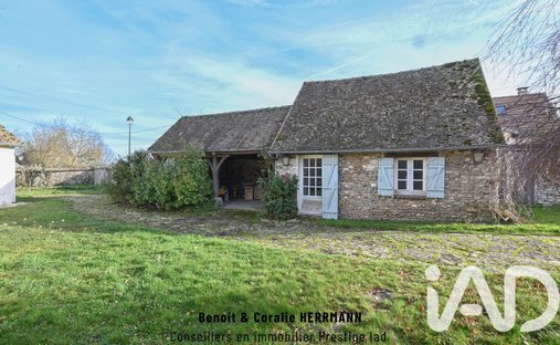 Castle for Sale in Houdan, Île-de-France, France