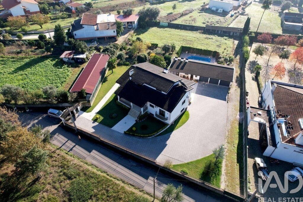 Townhouse in Aguada de Cima, Aveiro District, Portugal 1 - 16804332
