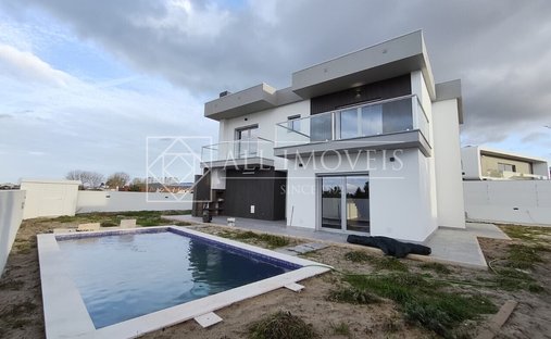 House in Azeitao (Sao Lourenco e Sao Simao), Setubal, Portugal 1