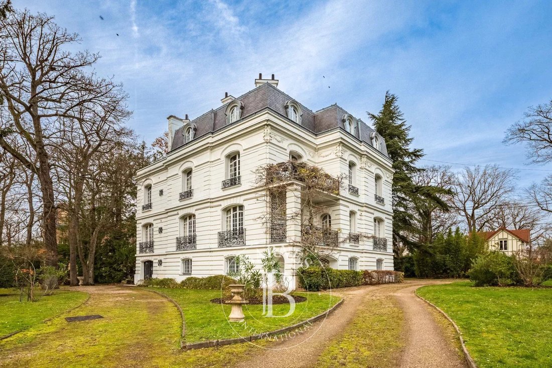 Apartment in Le Vésinet, Ile-de-France, France 1 - 16805428