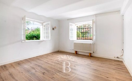 Château For Sale, 15 Rooms Le Vesinet 78110