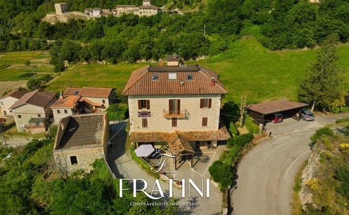 Roccafluvione, Marcas, Italia 1