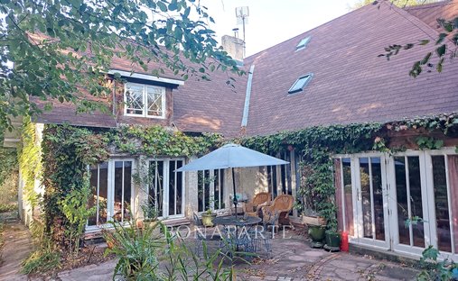 Propriété D'exception Avec 2 Maisons Indépendantes, Piscine Et Jardin Paysager