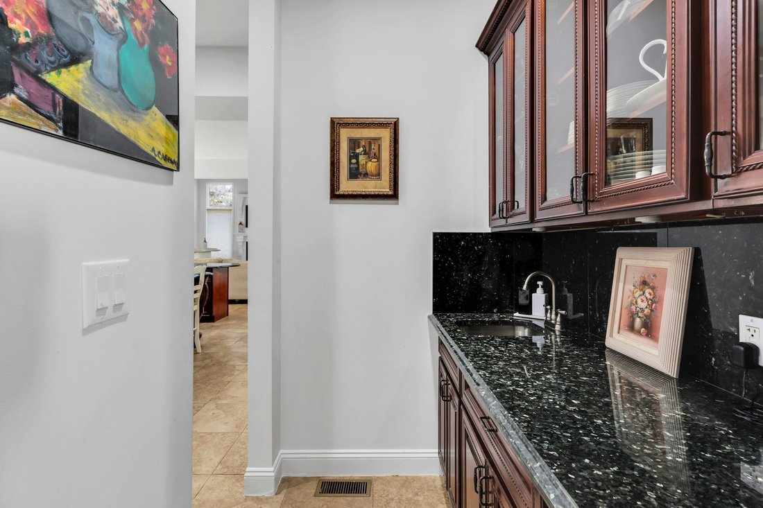 Hampton Bays, New York, United States 1 - 16132783