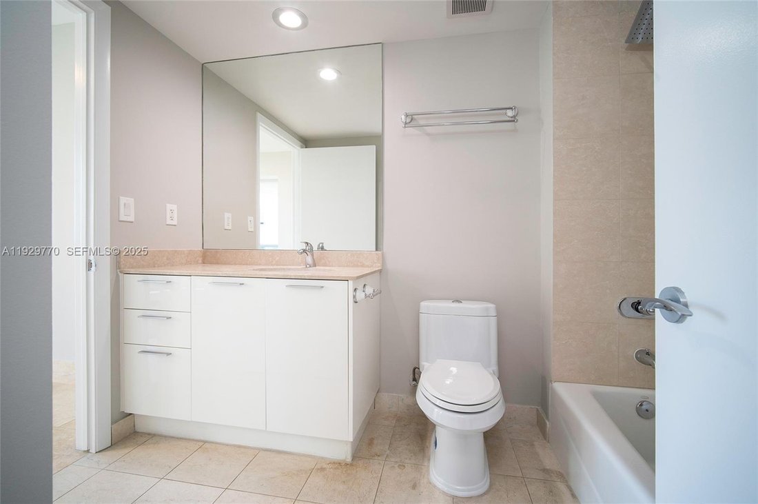 Condo in Miami Beach, Florida, United States 5 - 16801696
