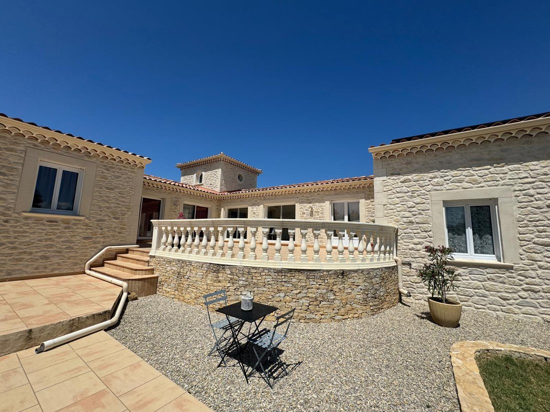 Villa in Sainte-Cécile-les-Vignes, Provence-Alpes-Côte d'Azur, France 1 - 15972040