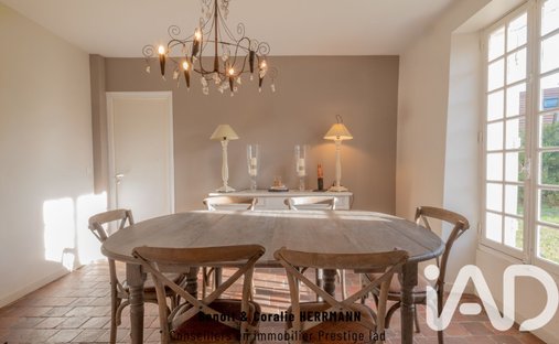 Castle for Sale in Houdan, Île-de-France, France