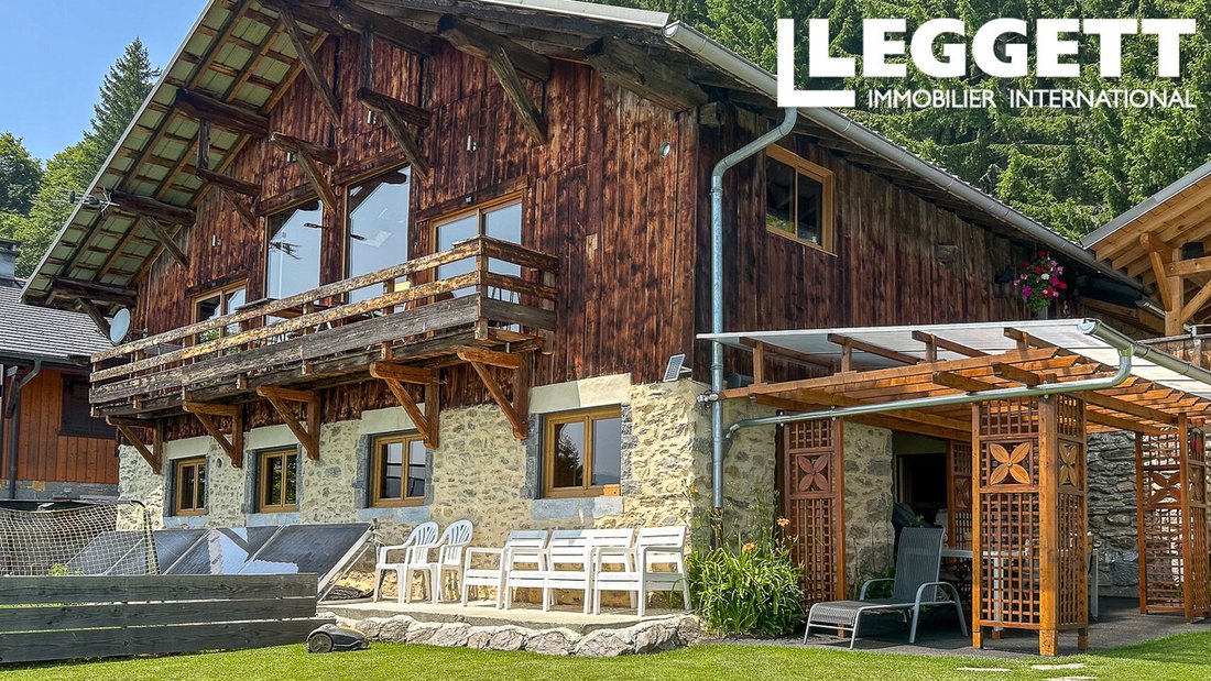 Chalet in Verchaix, Auvergne-Rhône-Alpes, France 1 - 16801487