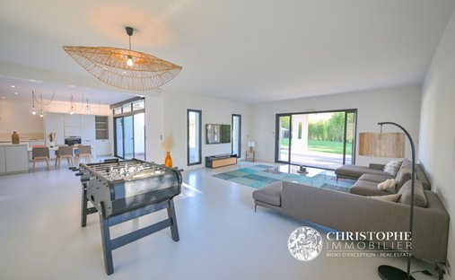 Castle for Sale in Pau, Nouvelle-Aquitaine, France