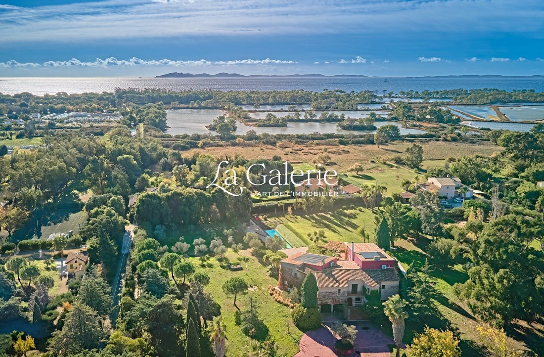Villa in La Londe-les-Maures, Provence-Alpes-Côte d'Azur, France 1 - 16802792