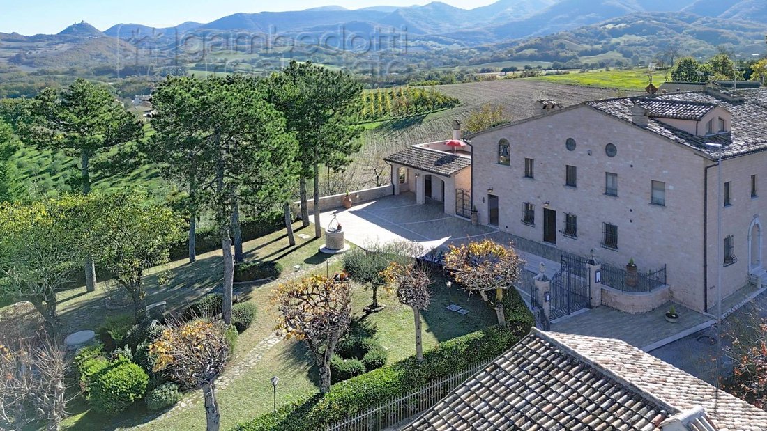 Villa in Cagli, Marche, Italy 2 - 16806960