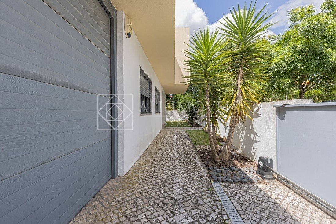 House in Santo Antonio da Charneca, Setubal, Portugal 3 - 16801775