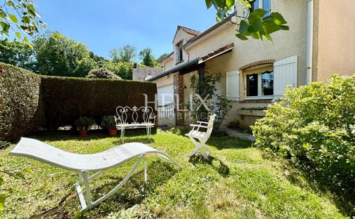 House in Forêt, Saint-Germain-en-Laye, France 1