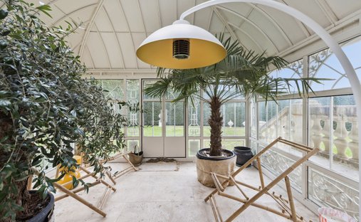 Castle Life At Your Fingertips