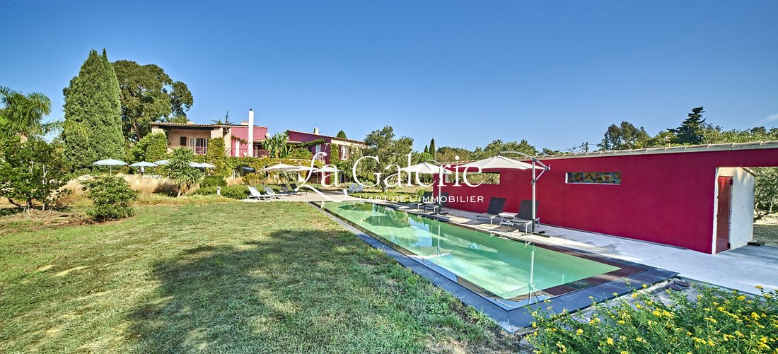 Villa in La Londe-les-Maures, Provence-Alpes-Côte d'Azur, France 2 - 16802792
