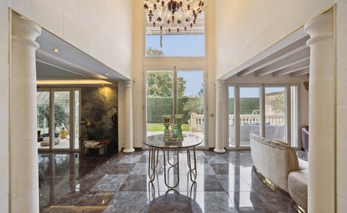 Castle Life At Your Fingertips