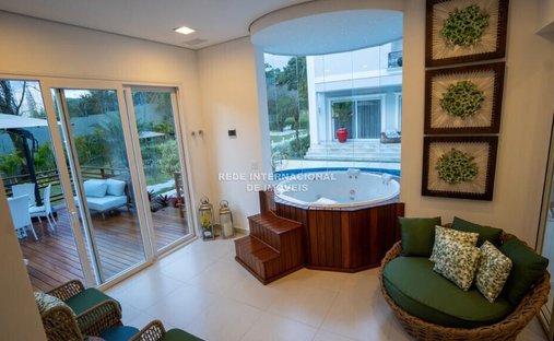 House in Residencial Tres (Tambore), State of São Paulo, Brazil 1