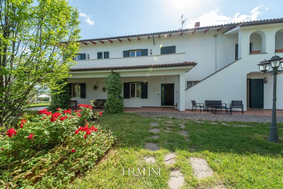 Villa in Center, Teramo, Abruzzo 2 - 16802749