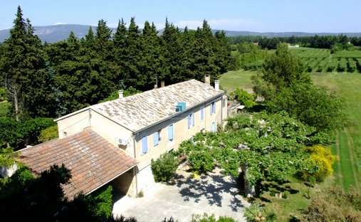 Country House in Nevons-route d'Apt, L'Isle-sur-la-Sorgue, France 1