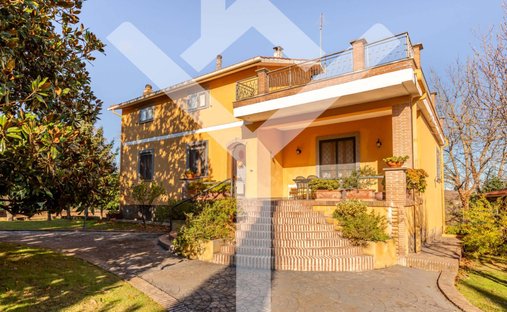 Villa in Ronciglione, Lazio, Italy 1